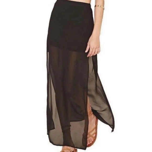 H&M Dresses & Skirts - H&M black Maxi Skirt Size Medium
